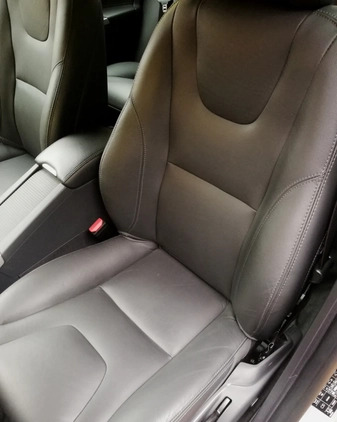 Volvo V60 Cross Country cena 61700 przebieg: 230000, rok produkcji 2018 z Opoczno małe 704